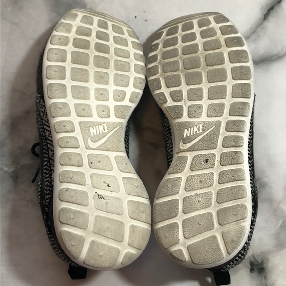 Women’s Nike Fleece Roshe - Picture 7 of 8